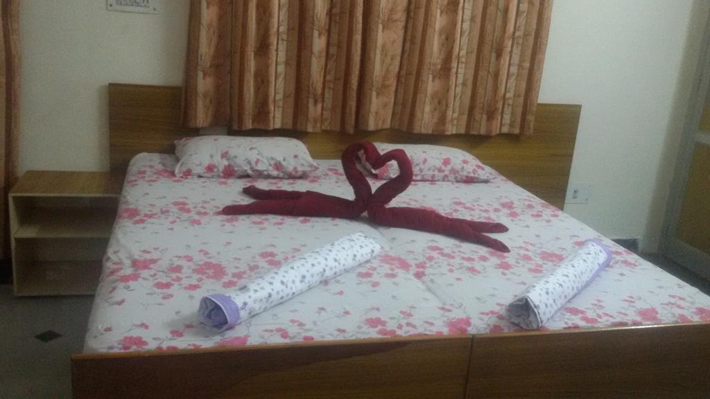 Hotel Sukhsadan Деградун Номер фото