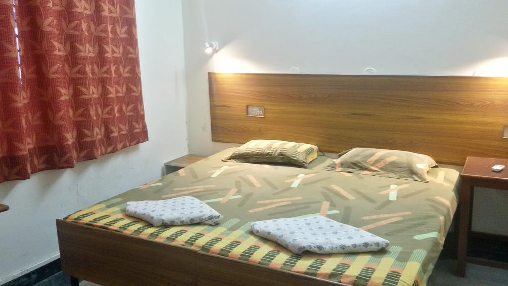 Hotel Sukhsadan Деградун Номер фото