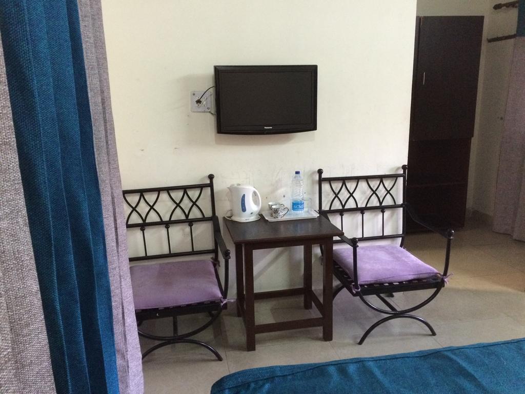 Hotel Sukhsadan Деградун Номер фото